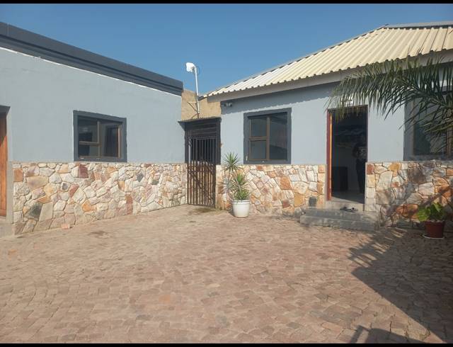 1,050M² GUESTHOUSE FOR SALE IN SPAARWATER AH